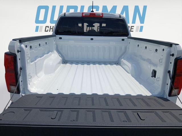 Photo of 2025 Summit White Chevrolet Colorado