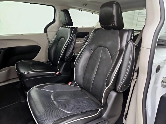 Photo of 2022 White Chrysler Pacifica Hybrid