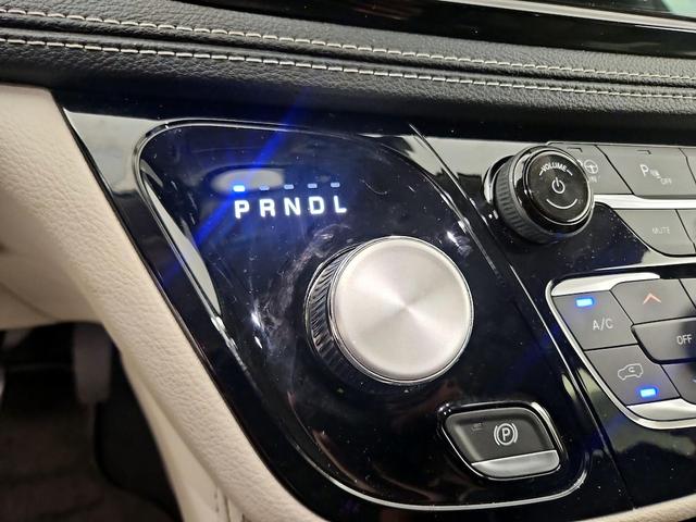 Photo of 2022 White Chrysler Pacifica Hybrid