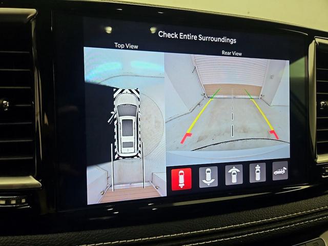 Photo of 2022 White Chrysler Pacifica Hybrid