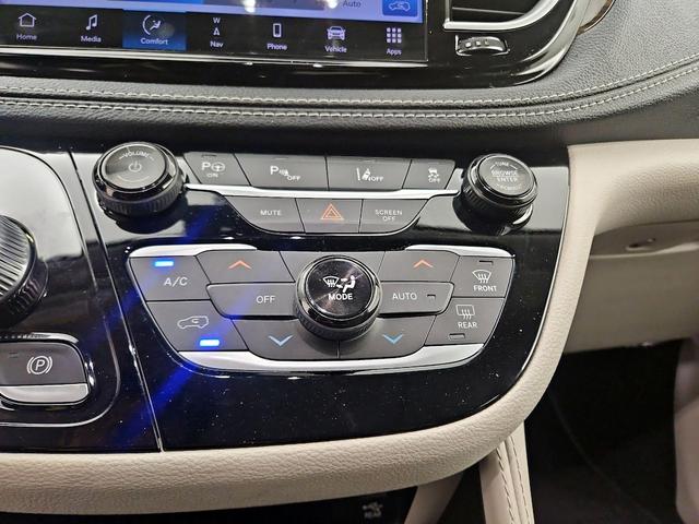 Photo of 2022 White Chrysler Pacifica Hybrid