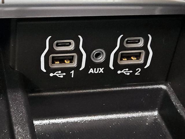 Photo of 2022 White Chrysler Pacifica Hybrid