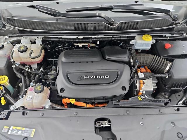 Photo of 2022 White Chrysler Pacifica Hybrid