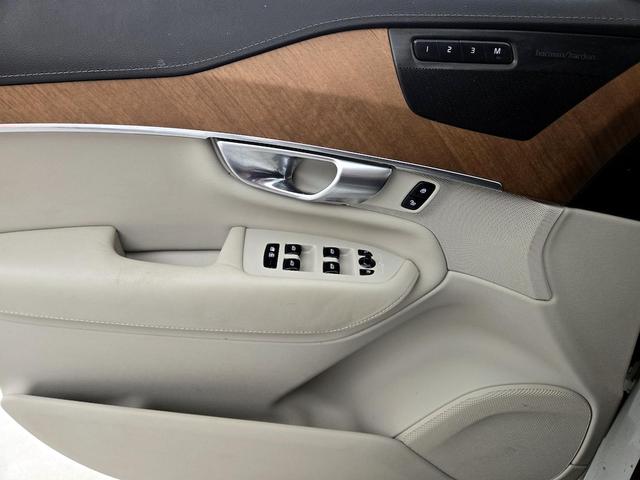 Photo of 2020 White Volvo XC90
