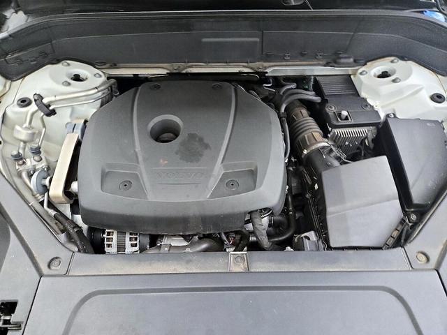 Photo of 2020 White Volvo XC90