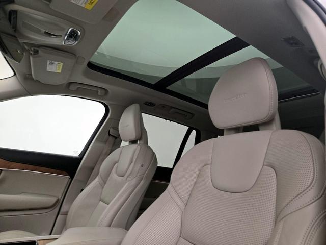 Photo of 2020 White Volvo XC90