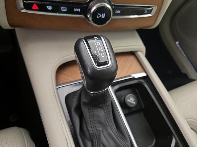 Photo of 2020 White Volvo XC90