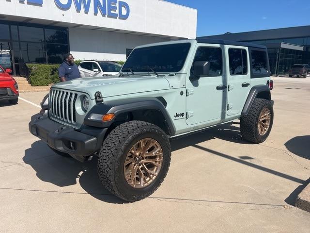 Photo of 2024 Earl Clearcoat Jeep Wrangler