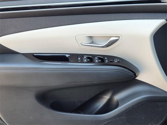 Photo of 2024 Black Pearl Hyundai TUCSON Hybrid
