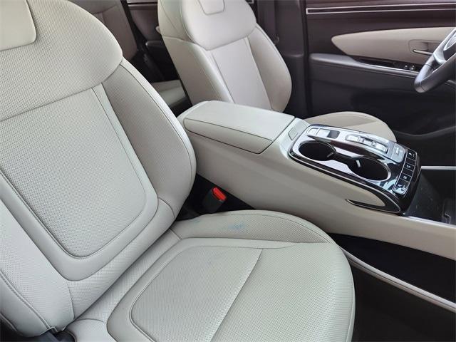 Photo of 2024 Black Pearl Hyundai TUCSON Hybrid