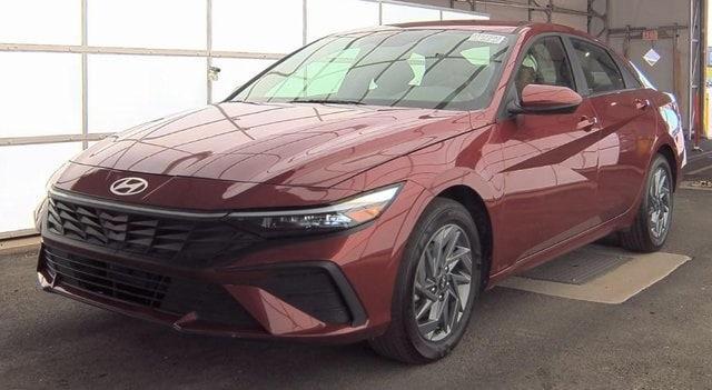 2024 Hyundai Elantra Hev