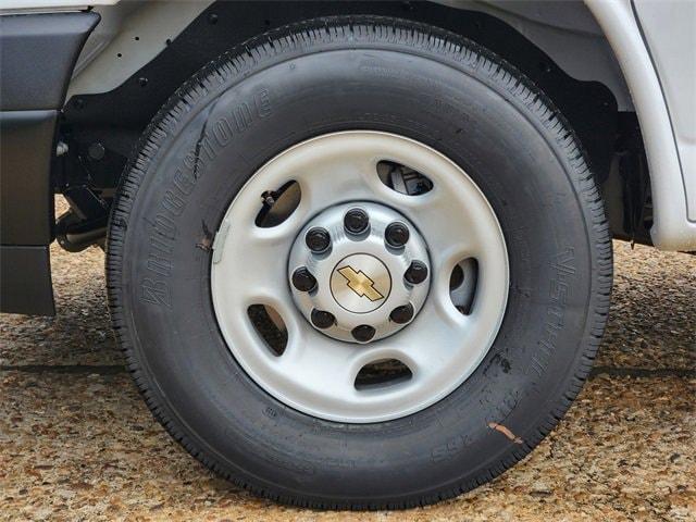 Photo of 2025 Summit White Chevrolet Express 2500