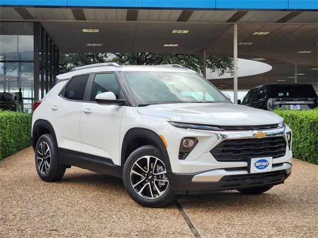 Photo of 2026 Summit White Chevrolet Trailblazer