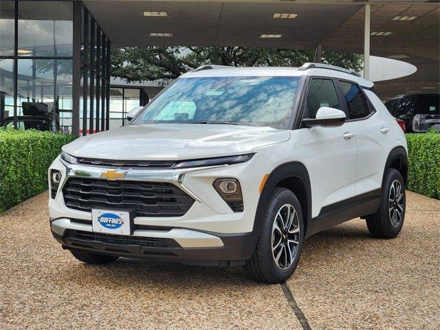 Photo of 2026 Summit White Chevrolet Trailblazer