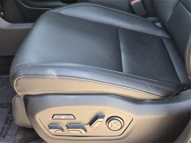 Photo of 2025 Green Hyundai SANTA FE