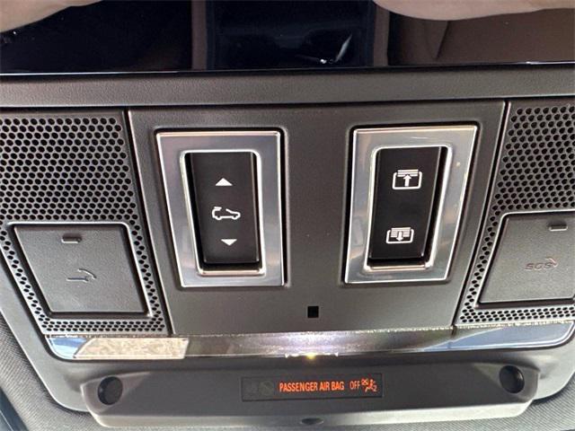 Photo of 2025 Fuji White Land Rover Defender