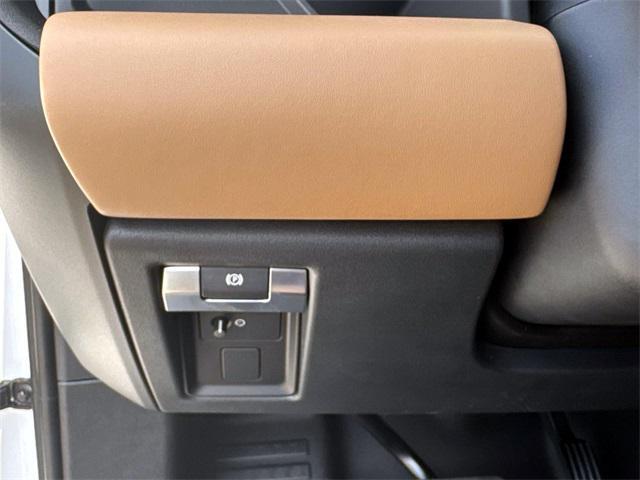 Photo of 2025 Fuji White Land Rover Defender