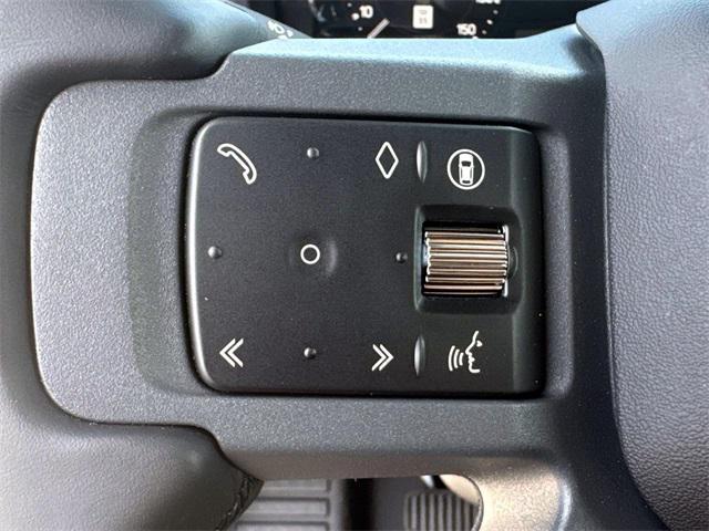 Photo of 2025 Fuji White Land Rover Defender