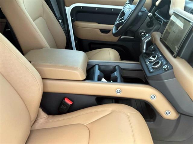 Photo of 2025 Fuji White Land Rover Defender