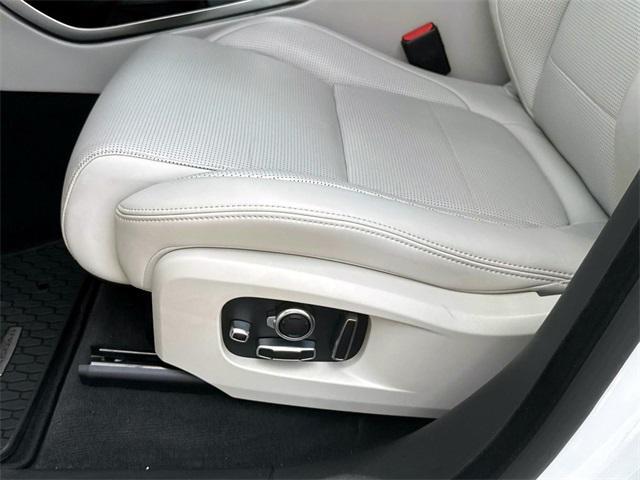 Photo of 2025 White Jaguar F-PACE