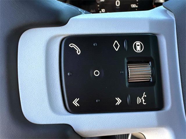 Photo of 2025 Fuji White Land Rover Defender