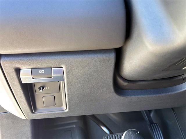 Photo of 2025 Fuji White Land Rover Defender