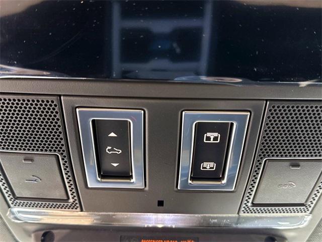 Photo of 2025 Fuji White Land Rover Defender