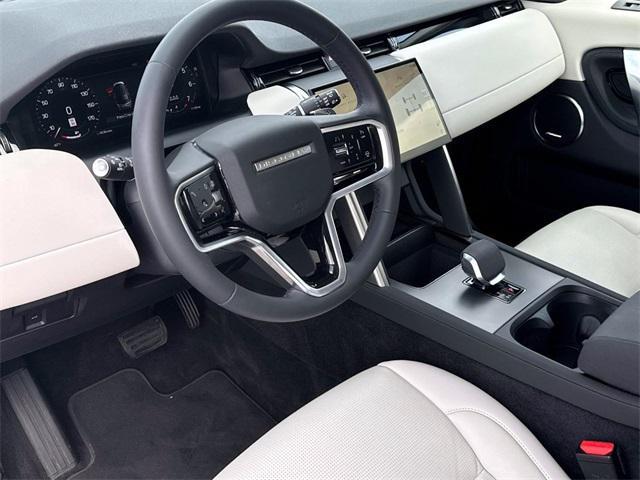 Photo of 2024 Varesine Blue Metallic Land Rover Discovery Sport
