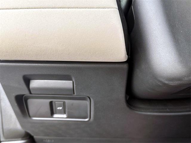 Photo of 2024 Varesine Blue Metallic Land Rover Discovery Sport