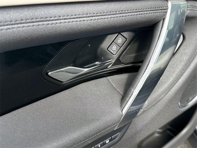 Photo of 2024 Varesine Blue Metallic Land Rover Discovery Sport