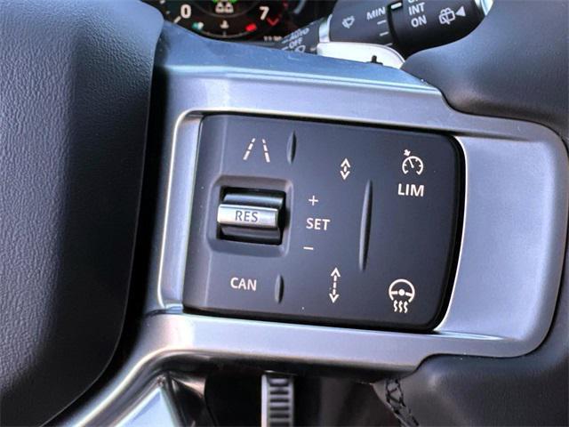 Photo of 2025 Fuji White Land Rover Discovery