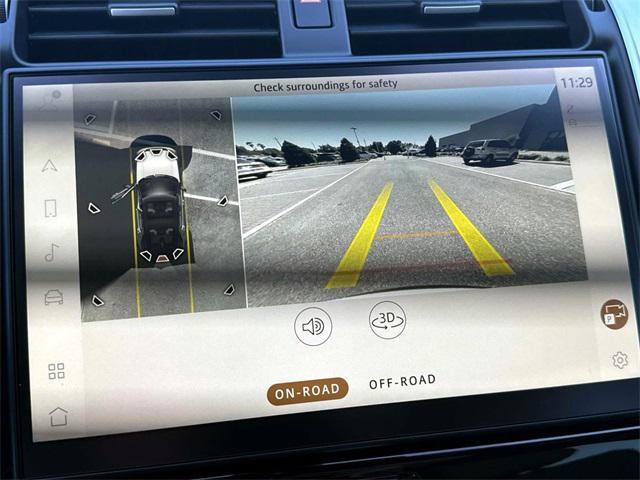 Photo of 2025 Fuji White Land Rover Discovery
