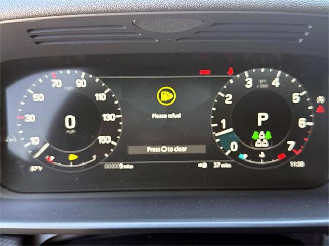 Photo of 2025 Fuji White Land Rover Discovery