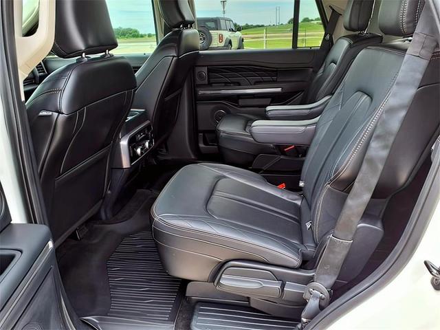 Photo of 2020 Star White Ford Expedition