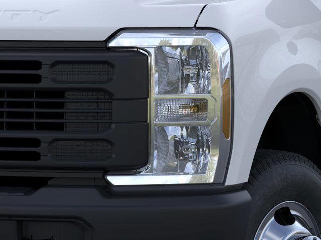Photo of 2026 Oxford White Ford F-350