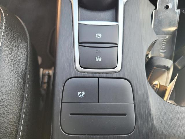 Photo of 2022 Carbonized Gray Metallic Ford Escape