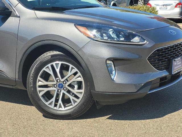 Photo of 2022 Carbonized Gray Metallic Ford Escape