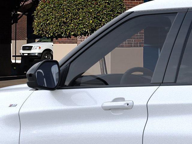 Photo of 2025 White Ford Explorer