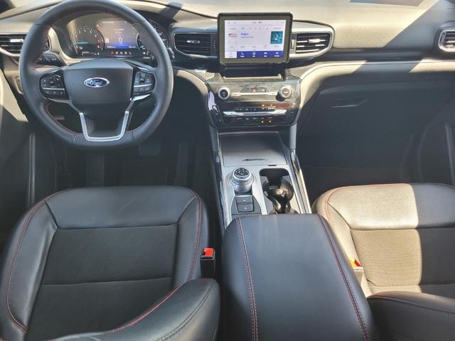 Photo of 2022 Iconic Silver Metallic Ford Explorer
