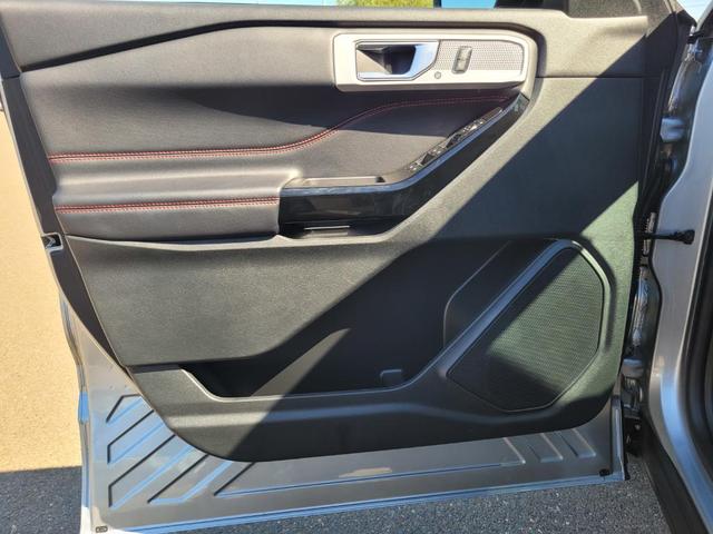 Photo of 2022 Iconic Silver Metallic Ford Explorer