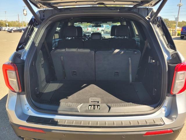Photo of 2022 Iconic Silver Metallic Ford Explorer