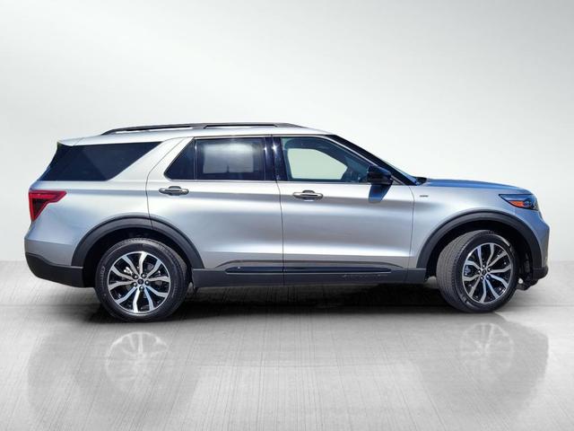 Photo of 2022 Iconic Silver Metallic Ford Explorer