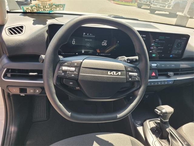 Photo of 2025 Snow White Pearl Kia K4