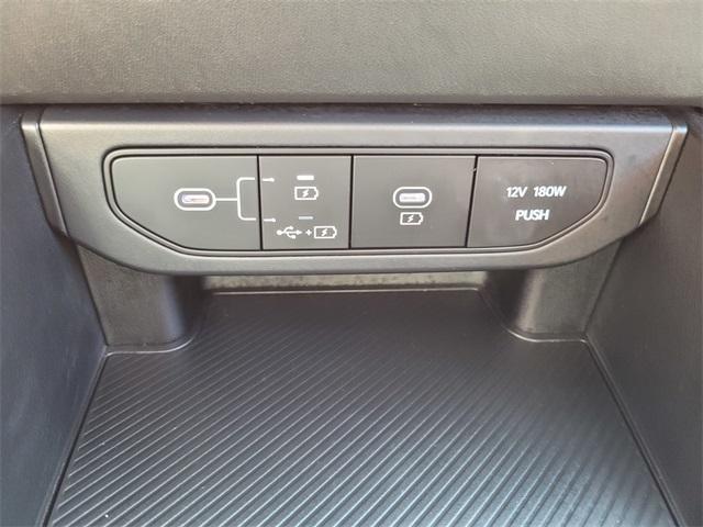Photo of 2025 Snow White Pearl Kia K4