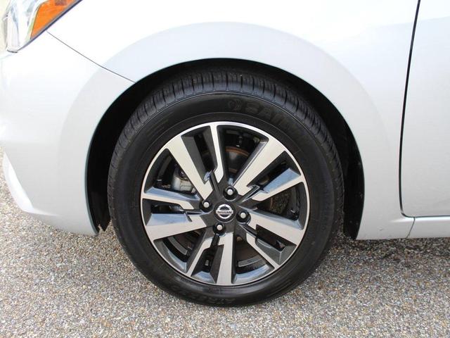 Photo of 2022 Brilliant Silver Metallic Nissan Versa