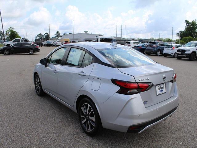 Photo of 2022 Brilliant Silver Metallic Nissan Versa