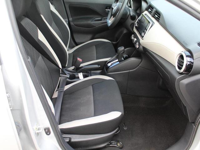 Photo of 2022 Brilliant Silver Metallic Nissan Versa