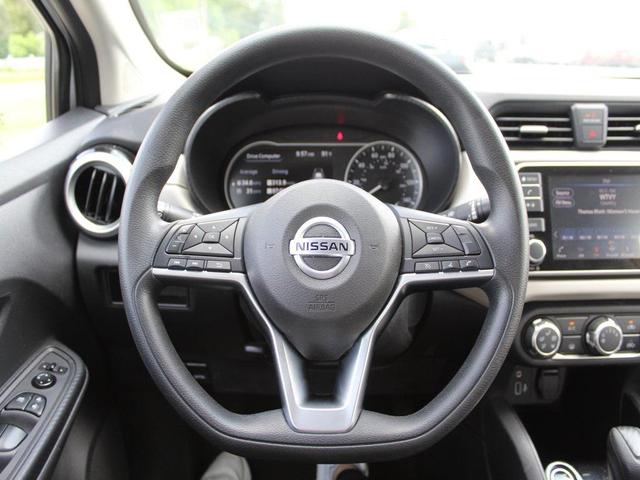 Photo of 2022 Brilliant Silver Metallic Nissan Versa