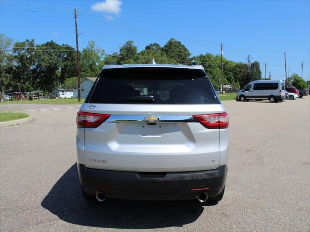 Photo of 2020 Silver Ice Metallic Chevrolet Traverse