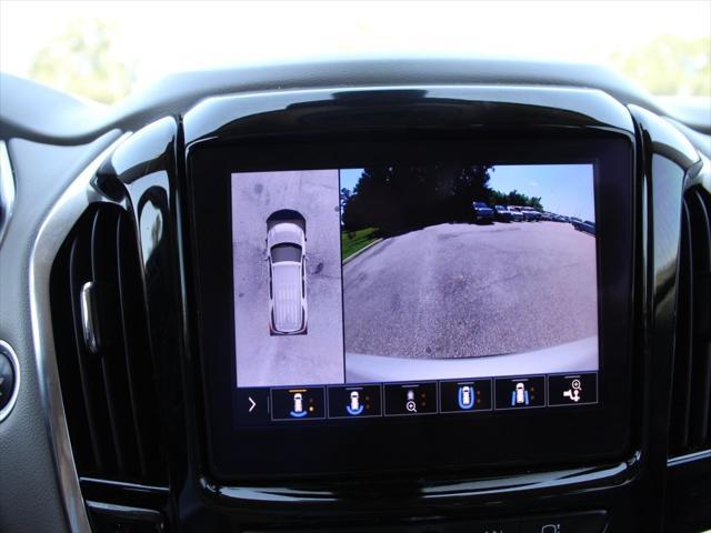 Photo of 2020 Silver Ice Metallic Chevrolet Traverse